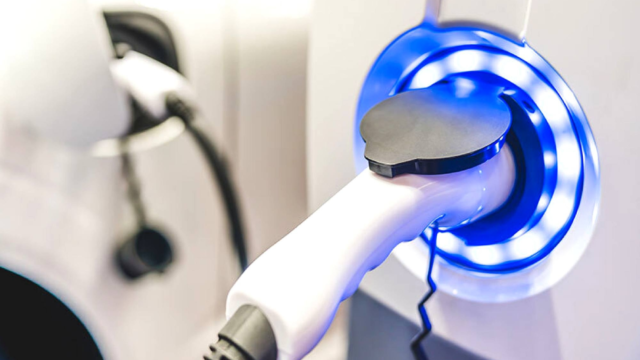 Del cobre de la red ferroviaria al de la red de recarga de coches eléctricos: el cambio de paradigma del automóvil abre la puerta a los ladrones a otro 'gran negocio'