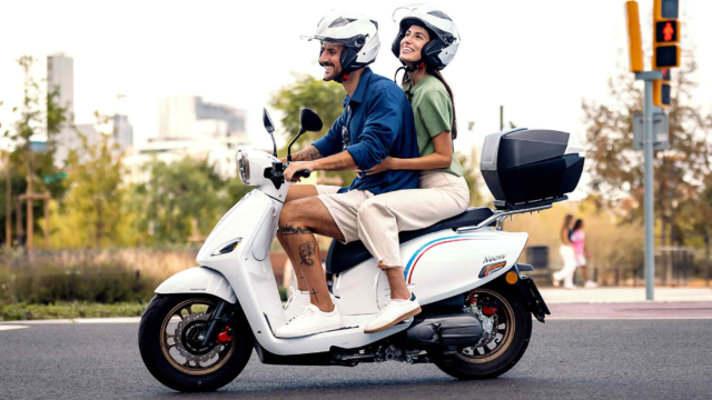 Esta es la edad legal a partir de la cual el Reglamento de la Circulación permite llevar niños en una moto, aunque no estaría de más añadir alguna precaución más