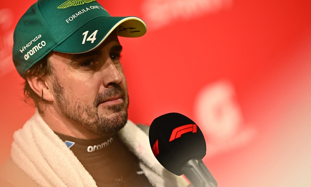 Alonso tendrá su esperada biografía en 2027 con historias inéditas sobre su carrera #F1 #FVDigital