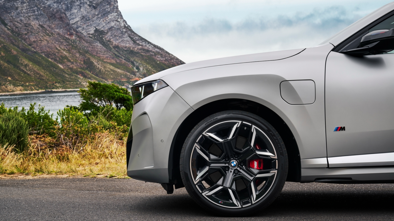 El nuevo BMW híbrido enchufable tarda 100 km en encender su motor de gasolina, pero cuesta un ojo de la cara