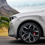 El nuevo BMW híbrido enchufable tarda 100 km en encender su motor de gasolina, pero cuesta un ojo de la cara