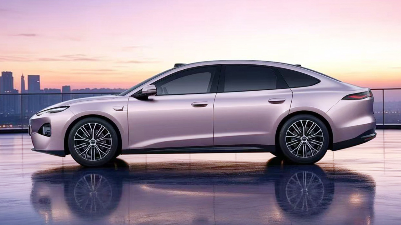 BYD lanzó este sedán electrificado hace sólo 7 meses pero ya prepara su sustituto con 408 CV y un interior de 'lujo ligero'