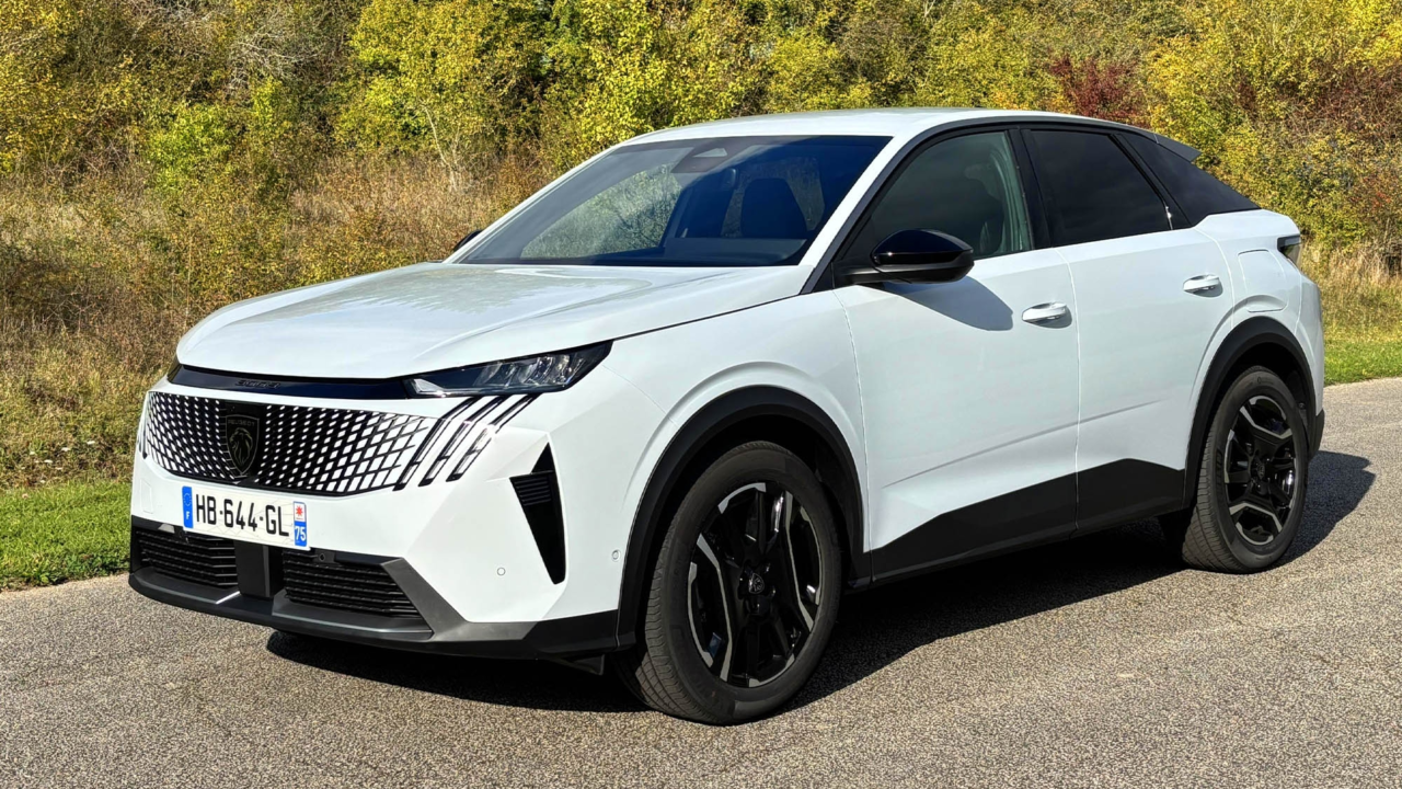 Lo mejor de los dos mundos, el eléctrico y el de combustión, se encuentra debajo del capó del Peugeot 3008 PHEV
