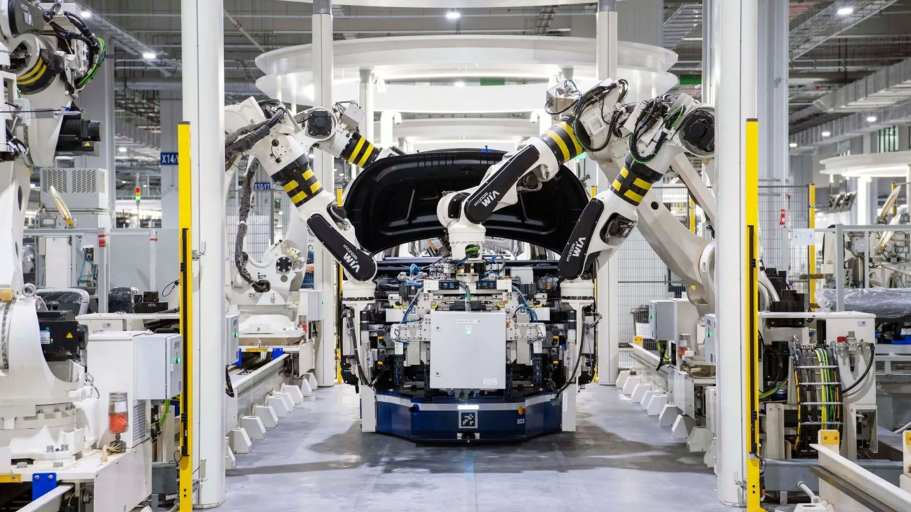 China ya no se conforma con exportar sus coches: Geely quiere diseñarlos para Europa, fabricarlos en España y desafiar a Land Rover