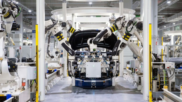 China ya no se conforma con exportar sus coches: Geely quiere diseñarlos para Europa, fabricarlos en España y desafiar a Land Rover