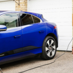 Reino Unido quiere convertir los coches eléctricos en pequeñas centrales eléctricas pero beneficiaría a la venta de coches de gasolina
