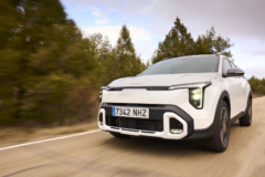 Etiqueta ECO sin enchufes o CERO con más de 600 km de autonomía: los dos SUV de Kia para quienes aún dudan entre híbrido y eléctrico