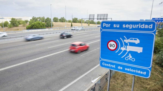 Este radar al que llaman 'sorpassómetro' no solo está diseñado para detectar la velocidad de los vehículos, también es capaz de detectar adelantamientos ilegales
