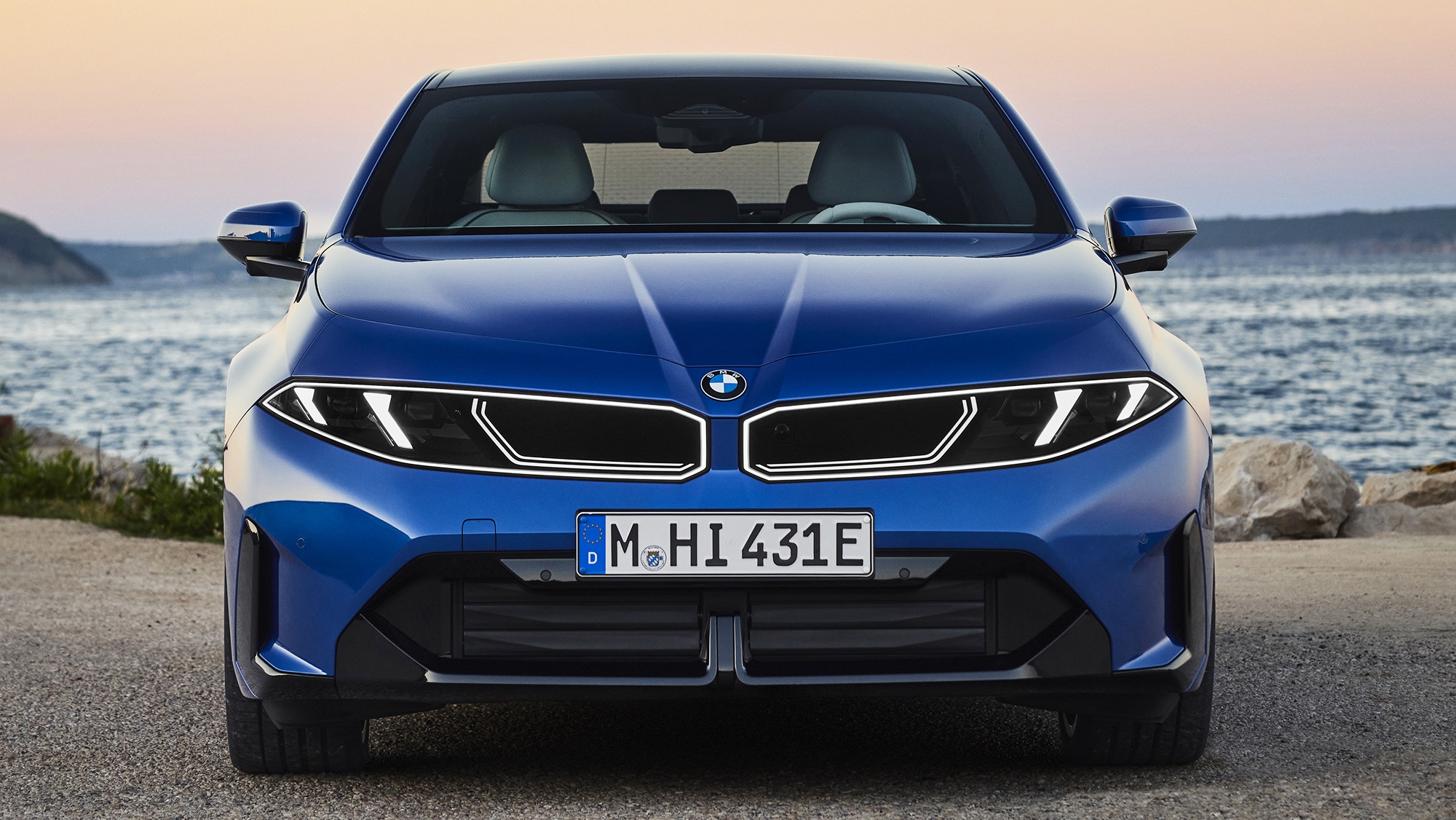 Desde 58.400€, el nuevo sedán eléctrico de BMW, con 912 km de autonomía y 374 CV, ya tiene precio en España